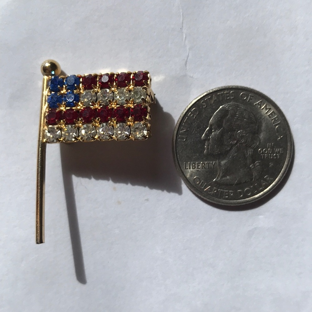 Crystal Flag Pin - Picture 2 of 3